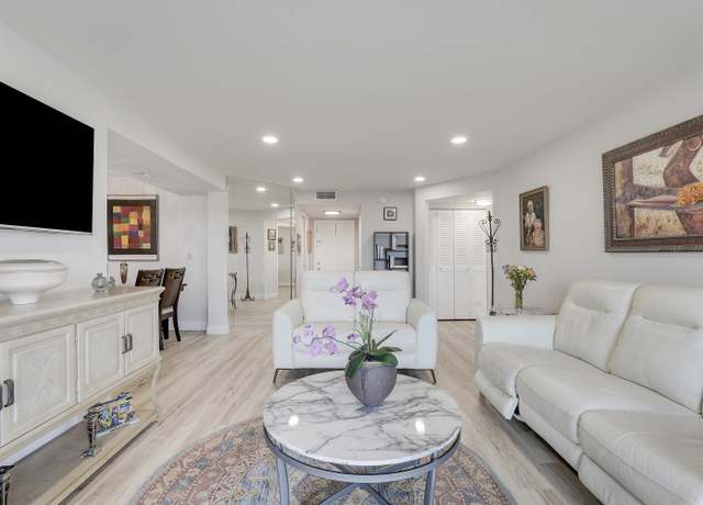 Property at 3951 Via Poinciana 512, Lake Worth, FL 33467, 2 beds, 2 baths