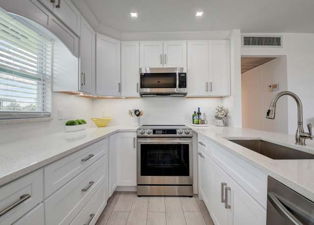 Property at 461 N Brittany J, Delray Beach, FL 33446, 2 beds, 2 baths