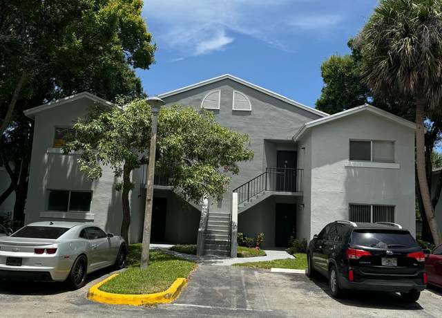 Property at 984 Lake Victoria Dr Unit B, West Palm Beach, FL 33411, 3 beds, 2 baths