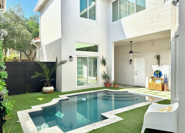 Property at 1087 Satinleaf St, Hollywood, FL 33019, 4 beds, 3.5 baths