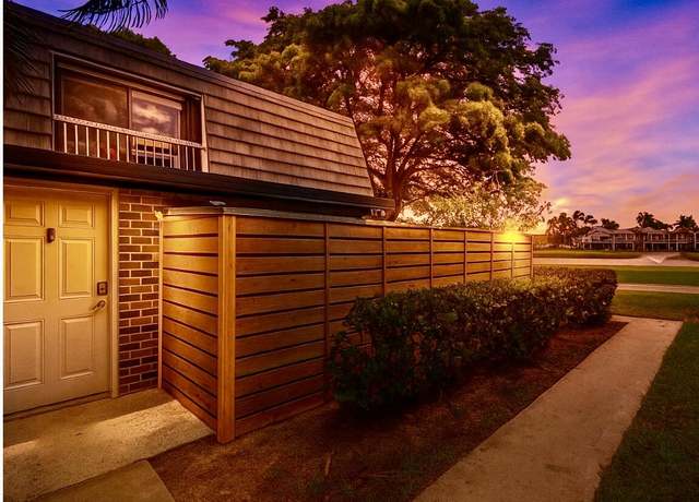 Property at 1508 15th Ter, Palm Beach Gardens, FL 33418, 2 beds, 2.5 baths