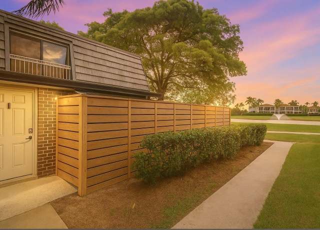 Property at 1508 15th Ter, Palm Beach Gardens, FL 33418, 2 beds, 2.5 baths