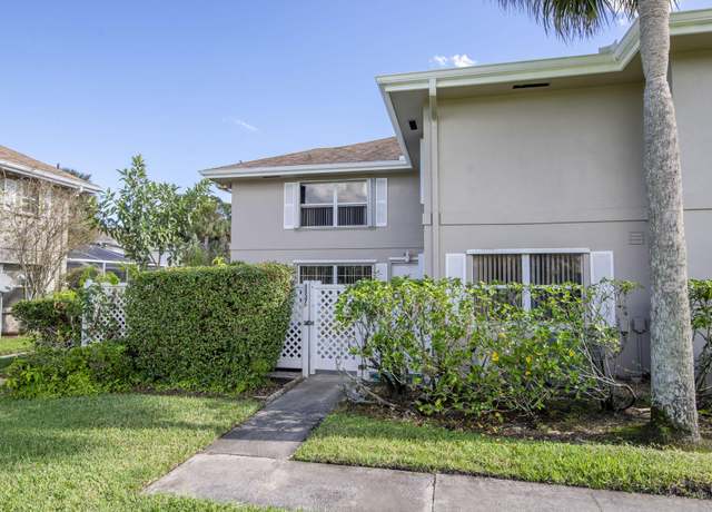 Property at 3537 SW Sunset Trace Cir, Palm City, FL 34990, 2 beds, 2.5 baths
