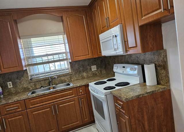 Property at 5300 Washington St Unit B329, Hollywood, FL 33021, 2 beds, 1 bath