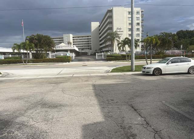 Property at 810 Lake Shore Dr #39, Lake Park, FL 33403, 2 beds, 1 bath