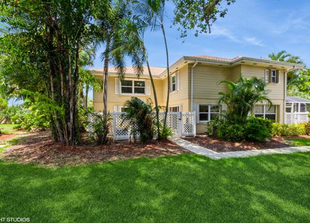 Property at 5004 Wheatley Ct, Boynton Beach, FL 33436, 2 beds, 2.5 baths