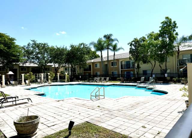 Property at 1300 Crestwood Ct S #1319, Royal Palm Beach, FL 33411, 3 beds, 2 baths