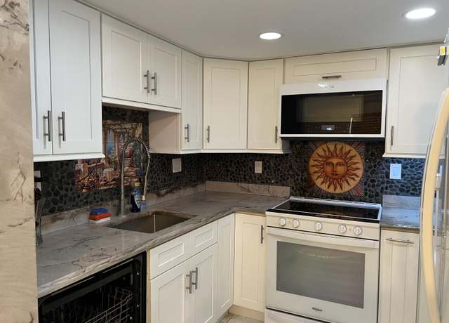 Property at 2 Burgundy A, Delray Beach, FL 33484, 1 bed, 1.5 baths