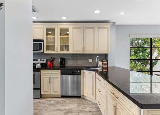 Property at 20 Southport Ln Unit B, Boynton Beach, FL 33436, 2 beds, 2 baths