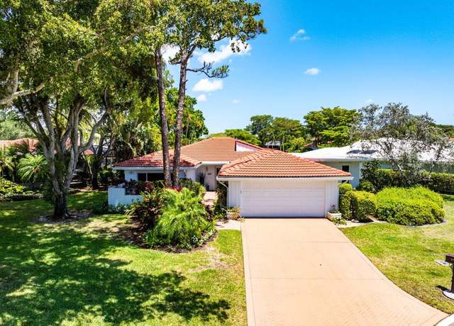 Property at 19 Estate Dr, Boynton Beach, FL 33436, 3 beds, 2.5 baths
