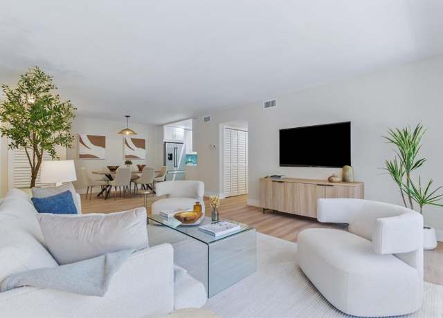 Property at 315 Venetian 2 Dr #2, Delray Beach, FL 33483, 2 beds, 2 baths