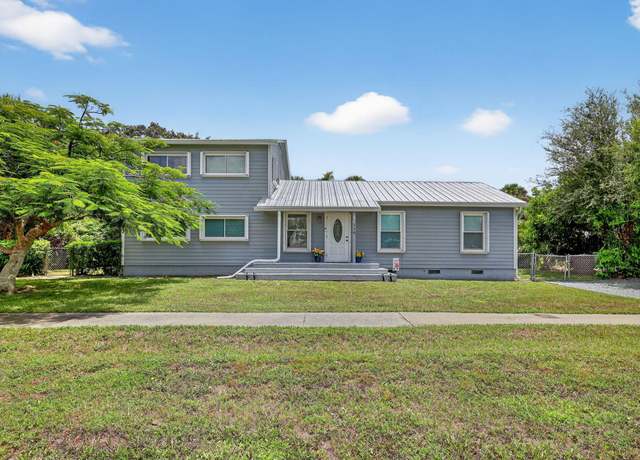Property at 529 SE Madison Ave, Stuart, FL 34996, 4 beds, 3 baths