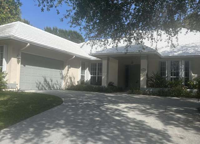 Property at 8309 SE Woodcrest Pl, Hobe Sound, FL 33455, 3 beds, 2.5 baths