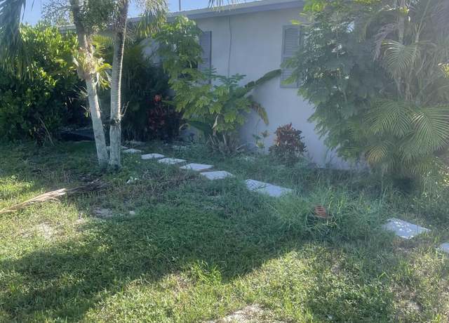 Property at 9278 Bloomfield Dr, Palm Beach Gardens, FL 33410, 3 beds, 2 baths