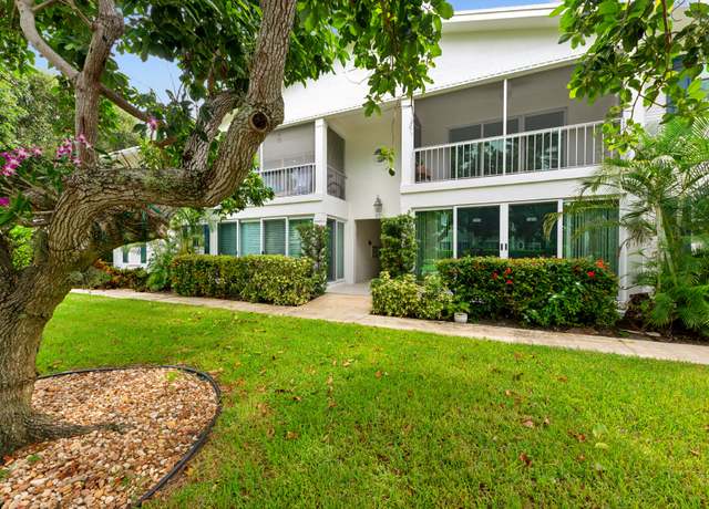Property at 301 Venetian Dr #15, Delray Beach, FL 33483, 2 beds, 2 baths