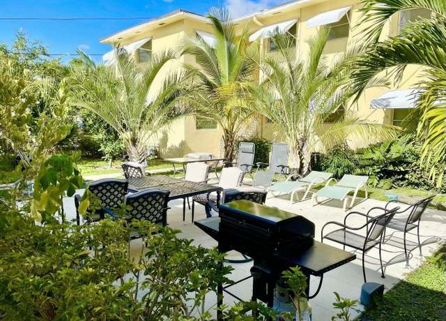 Property at 101 N Lakeside Dr #4, Lake Worth, FL 33460, 2 beds, 2 baths
