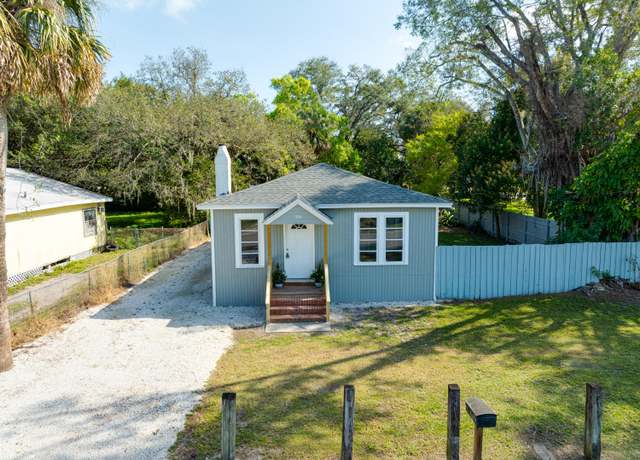 Property at 304 N 15th St, Fort Pierce, FL 34950, 3 beds, 2 baths