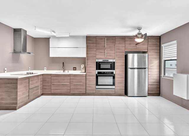Property at 2077 Guildford E, Boca Raton, FL 33434, 2 beds, 1.5 baths