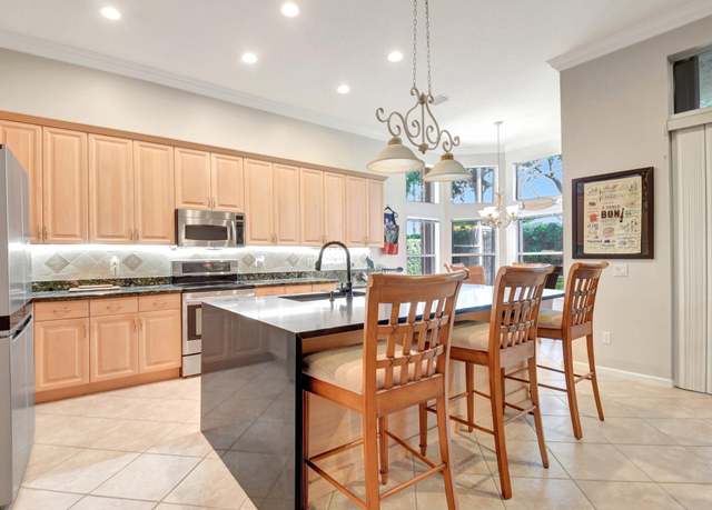 Property at 8127 Playa Del Sur Blvd, Lake Worth, FL 33467, 4 beds, 2.5 baths
