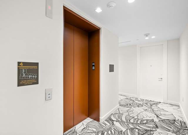 Property at 220 SE Mizner Blvd #418, Boca Raton, FL 33432, 2 beds, 2.5 baths