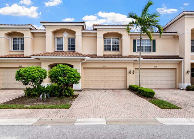 Property at 252 SW Otter Run Pl, Stuart, FL 34997, 3 beds, 2.5 baths