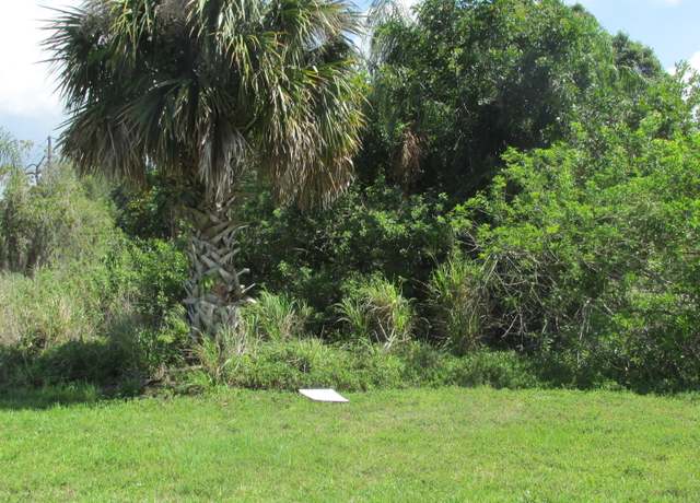 Property at 1613 SE Grapeland Ave, Port Saint Lucie, FL 34952