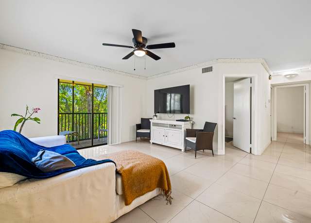 Property at 610 Trace Cir #206, Deerfield Beach, FL 33441, 2 beds, 2 baths