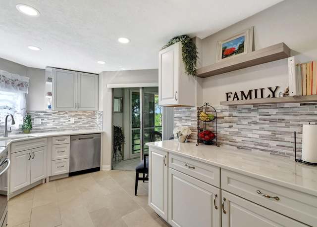 Property at 3755 Via Poinciana #611, Lake Worth, FL 33467, 2 beds, 2 baths