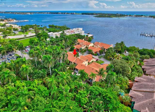 Property at 7 Via Lago, Boynton Beach, FL 33435, 3 beds, 2 baths