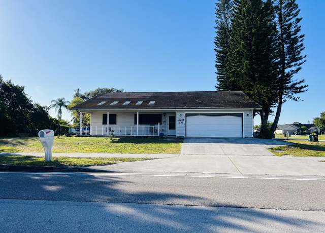 Property at 320 SW Prima Vista Blvd, Port Saint Lucie, FL 34983, 3 beds, 2 baths