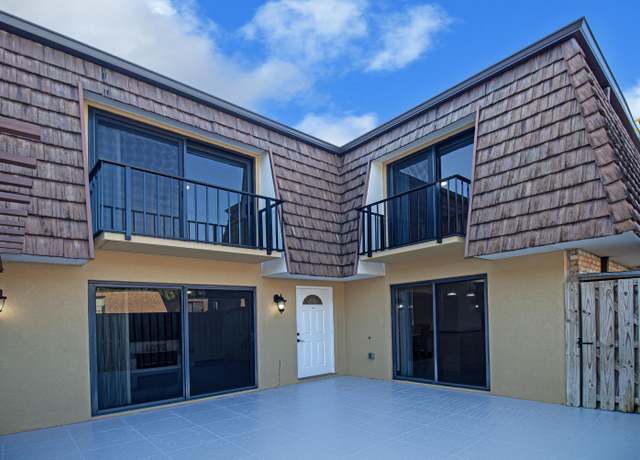 Property at 1613 16th Ln, Greenacres, FL 33463, 3 beds, 3 baths