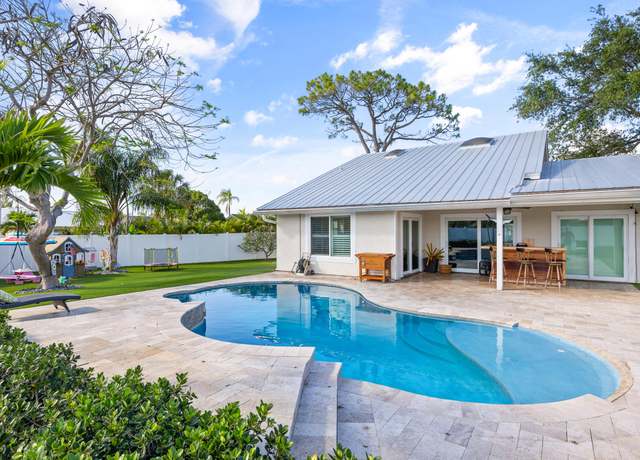 Property at 15 Hemlock Ln, Tequesta, FL 33469, 3 beds, 2 baths