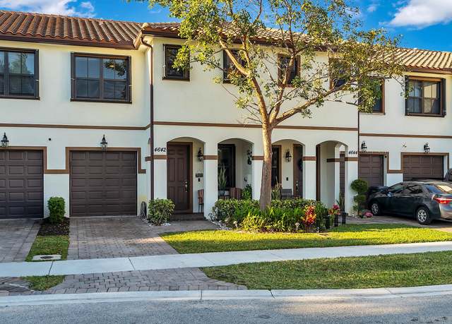 Property at 4642 Silver Saw Ln, Lake Worth, FL 33463, 3 beds, 2.5 baths