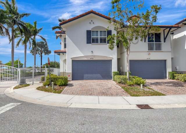 Property at 4721 N Prive Cir, Delray Beach, FL 33445, 3 beds, 2.5 baths
