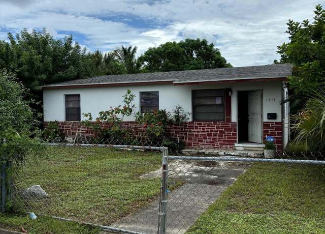 Property at 1511 W 32nd St, Riviera Beach, FL 33404, 3 beds, 1 bath