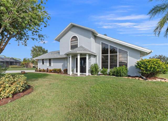Property at 843 SE Thornhill Dr, Port Saint Lucie, FL 34983, 3 beds, 2.5 baths