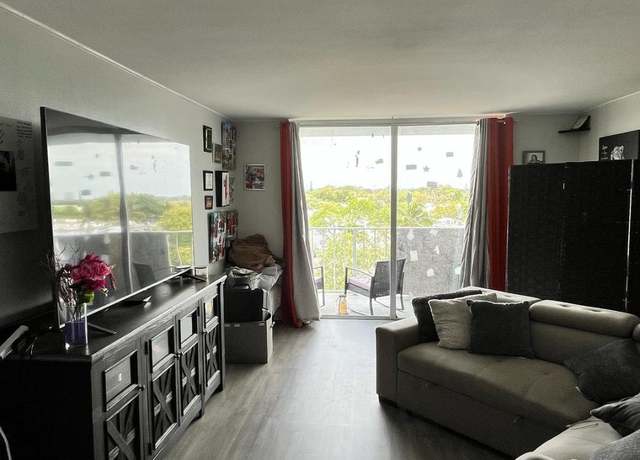 Property at 500 Executive Center Dr Unit 5  E, West Palm Beach, FL 33401, 2 beds, 2 baths