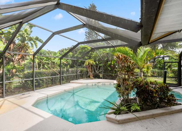 Property at 620 SE Stow Ter, Port Saint Lucie, FL 34984, 4 beds, 3 baths