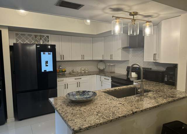 Property at 11988 Shakerwood Ln, Wellington, FL 33414, 3 beds, 2.5 baths