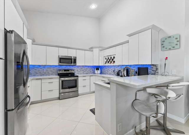 Property at 8237 Via Di Veneto, Boca Raton, FL 33496, 2 beds, 2 baths