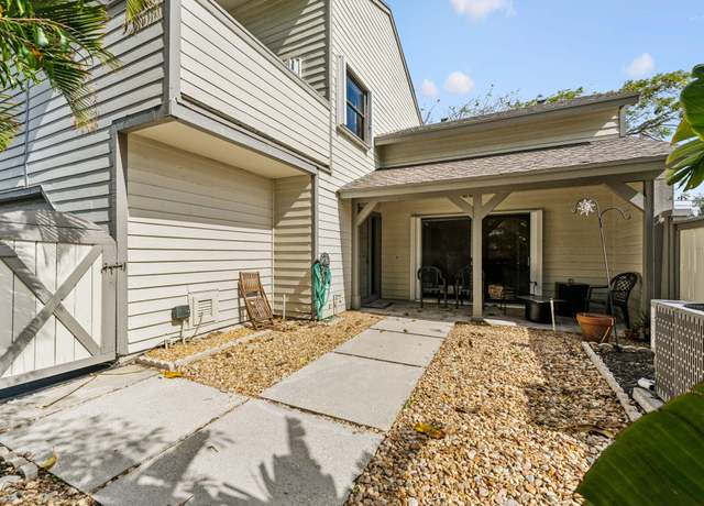 Property at 13383 Bedford Mews Ct, Wellington, FL 33414, 3 beds, 2.5 baths