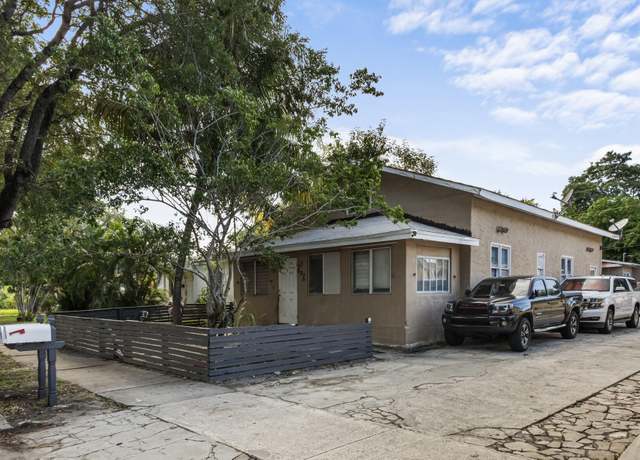 Property at 627 32nd St, West Palm Beach, FL 33407, 7 beds, 4 baths