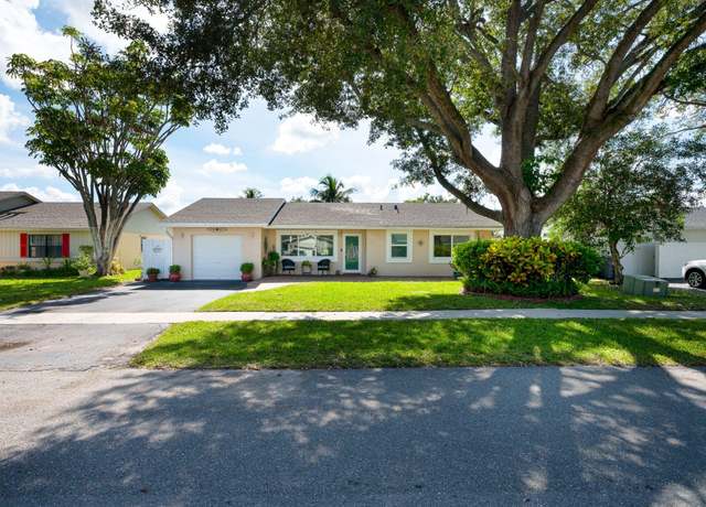 Property at 9825 Spanish Isles Dr, Boca Raton, FL 33496, 3 beds, 2 baths