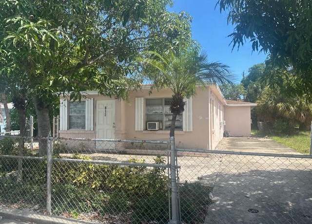 Property at 813 Truman Ave, Lake Worth, FL 33460, 4 beds, 2 baths