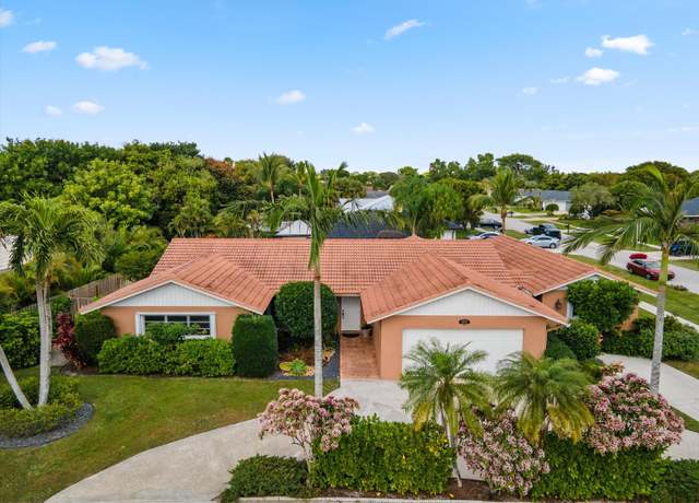 Property at 1805 The 12th Fairway, Wellington, FL 33414, 4 beds, 3 baths