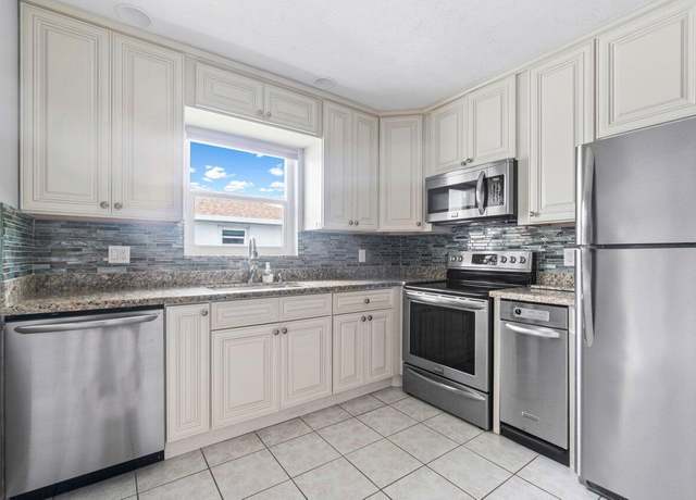 Property at 1205 S Lakes End Dr Unit D2, Fort Pierce, FL 34982, 2 beds, 2 baths