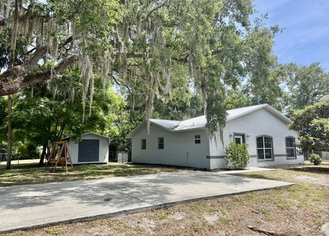 Property at 1902 SW 37th Ave, Okeechobee, FL 34974, 4 beds, 2 baths