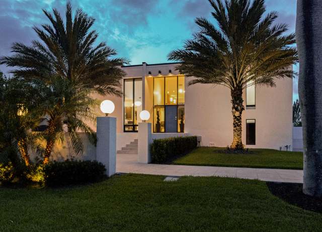 Property at 2549 SE 9th St, Pompano Beach, FL 33062, 4 beds, 2.5 baths