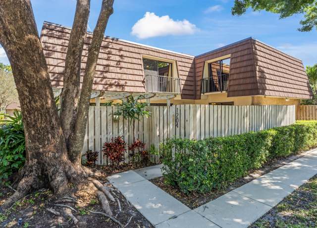 Property at 1204 12th Ln, Palm Beach Gardens, FL 33418, 3 beds, 2.5 baths