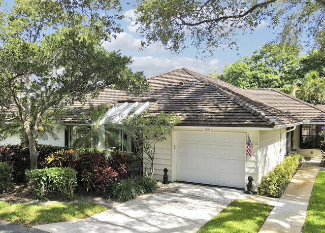 Property at 11381 Indian Shore Dr, North Palm Beach, FL 33408, 3 beds, 2 baths